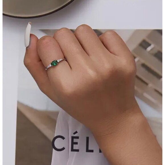 NWT Dainty Ring Sz.8 S925 Sterling Silver Stamped Green & Clear Zircon Timeless - Picture 6 of 9